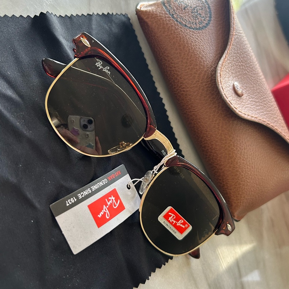 USED Ray-Ban Tortoise and Gold Sunglasses - Picture 2 of 6